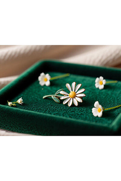 Daisy Brooch