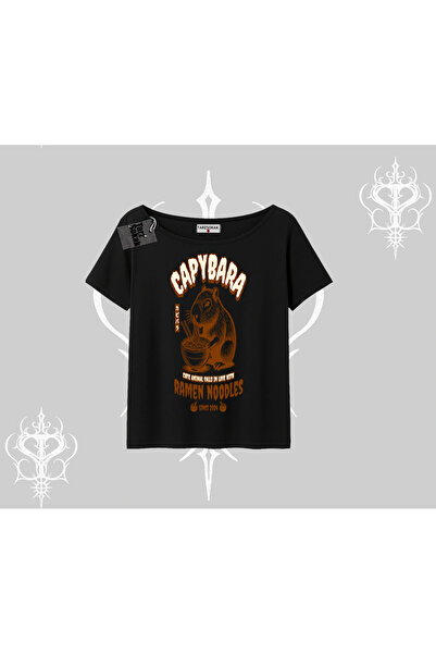 Tarzsokak تي شيرت برقبة على شكل قارب، تصميم لطيف لحيوان الكابيبارا يستمتع بعم...