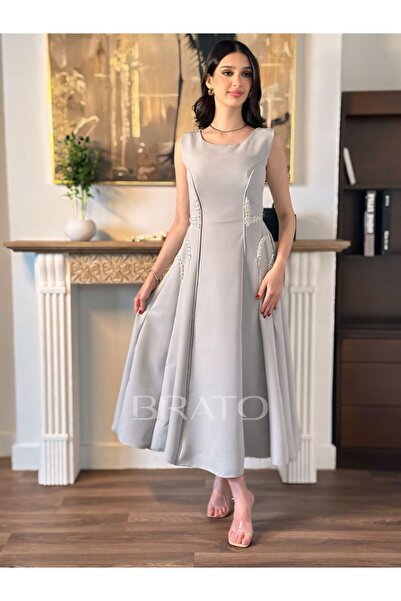 BRATO A gray dress with beads and an elegant cut