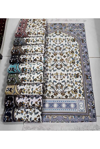 FABRIC سجادة أبيض كريمي بمقاس 110*70 سم، بنقوش زهرية زرقاء تمنح الهدوء والسكينة.