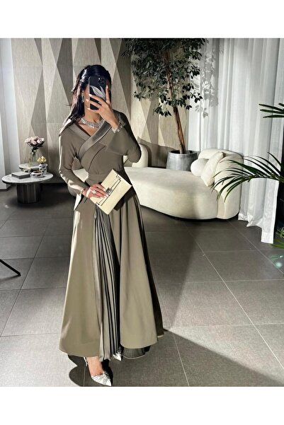 tsuwahen An elegant dress with a modern design that combines sophistication and modesty.