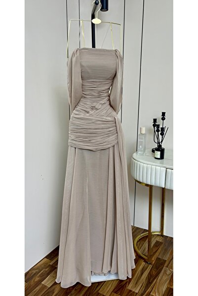 special فستان سهرة أنيق بلون نيود هادئ بتصميم ناعم