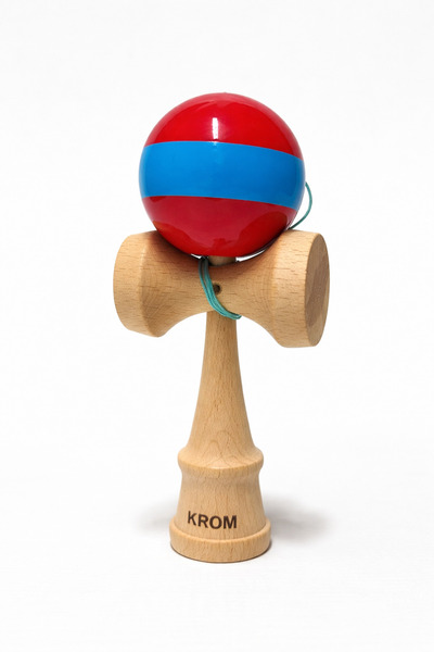 Kendama KROM – Roșu & Albastru Jucărie de Îndemânare