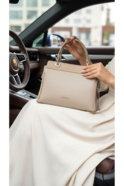 Just Polo حقيبة يد وكتف جديدة متوسطة الحجم للنساء