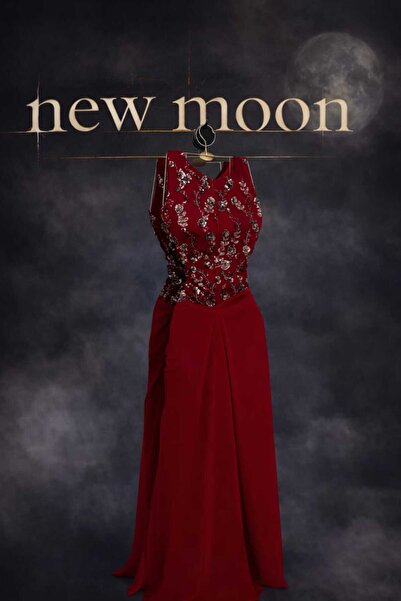 New Moon فستان احمر فاخر صدر مطرز