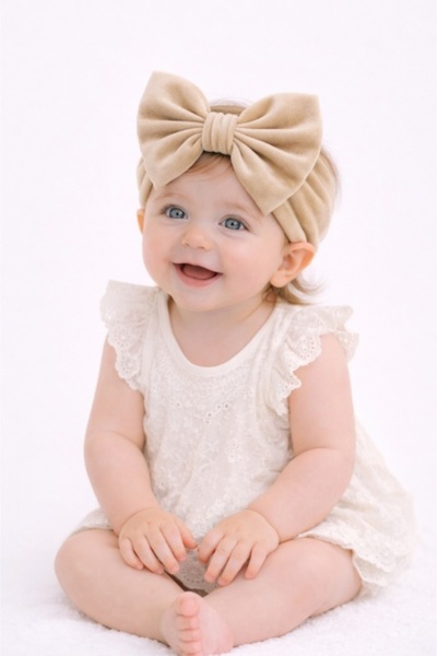 Superbaby Bentita crem din catifea, lata cu funda