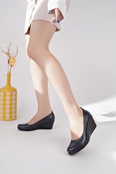 Diego Carlotti حذاء نسائي بكعب عريض من الجلد الطبيعي DD3910