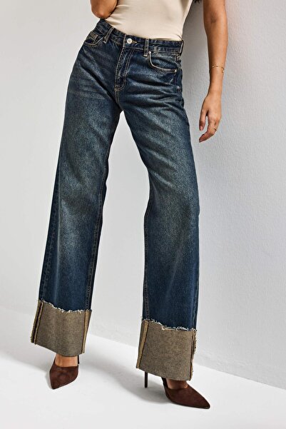 it's basic جينز نسائي من T.Kot بلون 2s6-8 بقصة مستقيمة وخصر عالي مع تفاصيل عل...