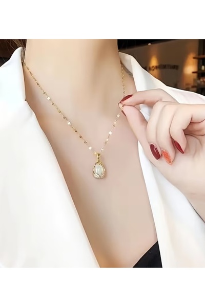 stainless steell VİP gold renk yapay elmas taşlı 18K altın kaplama lale model...