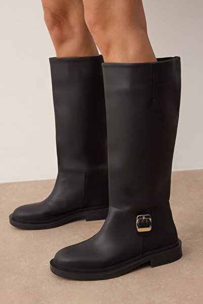 TRENDYOL SHOES Schwarze Damenstiefel mit goldener Schnalle und detaillierten ...