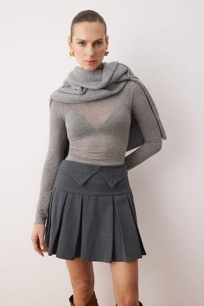 Trendyol Collection EXKLUSIVE Sonderkollektion, marineblauer, karierter, plissierter kurzer Rock mit Taillendetail TWOAW26ET00134