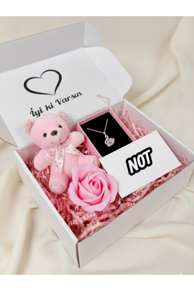 Mansura İyi Ki Varsın Hediye Kutusu Çelik Kuğu Kolye Peluş Ayıcık Gül Özel Not