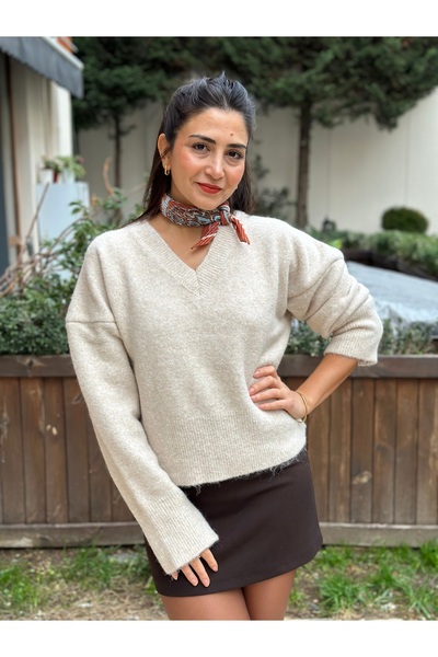 nidistore Women's Ecru V-Neck Soft Drop Shoulder Thick Sweater