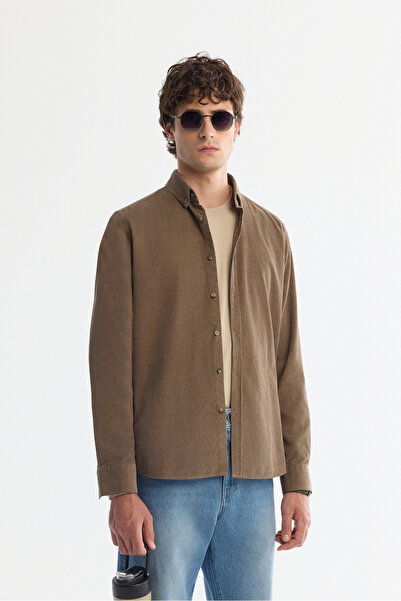 Avva قميص رجالي بياقة بأزرار من فرو المنك 100% قطن ناعم الملمس من القطيفة بقصة عادية B002032