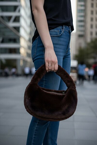 PLUSH STUDIO ISTANBUL حقيبة كتف صغيرة من Puff Pouch، حقيبة قطيفة من ريش الأرنب
