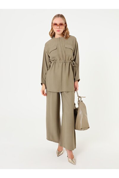 Refka طقم مكون من سترة وبنطلون بتفاصيل جيب وسحاب مخفي - كاكي -