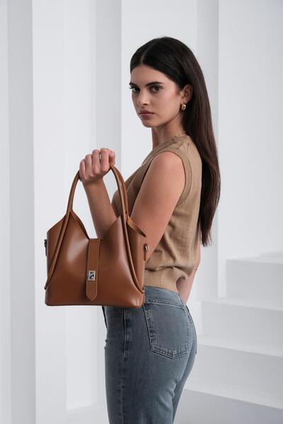 Shule Bags حقيبة يد وحقيبة كروس سيندي باللون البني