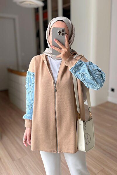 Ka Hijab كارديجان تريكو بأكمام مزينة بالدنيم - لون جملي