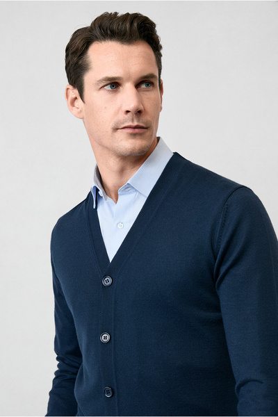 Kiğılı سترة تريكو صوفية بأزرار على شكل حرف V