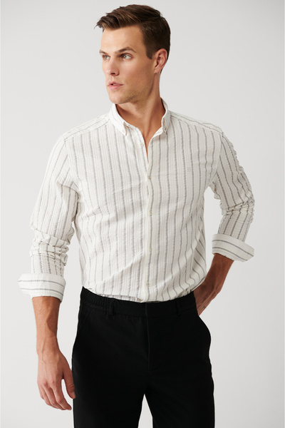 Avva Męska biała koszula w paski z kołnierzykiem zapinanym na guziki z bawełny A32Y2043