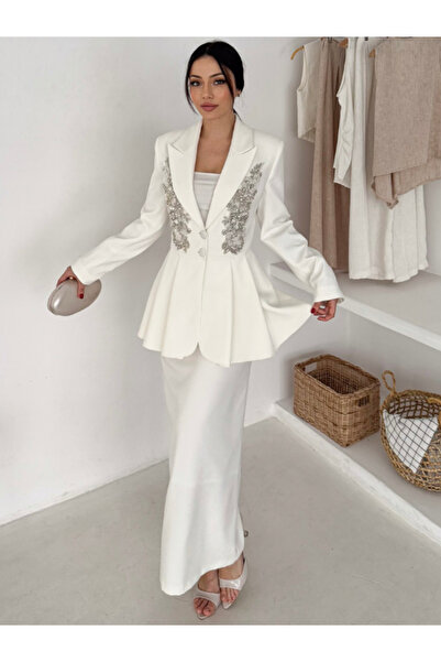 VUNTAL Costum din două piese cu blazer brodat manual și fustă