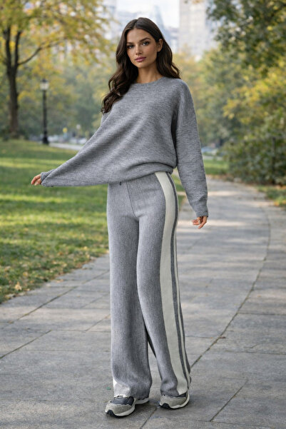 OYERGA MODA طقم نسائي بتفاصيل خطوط مزدوجة