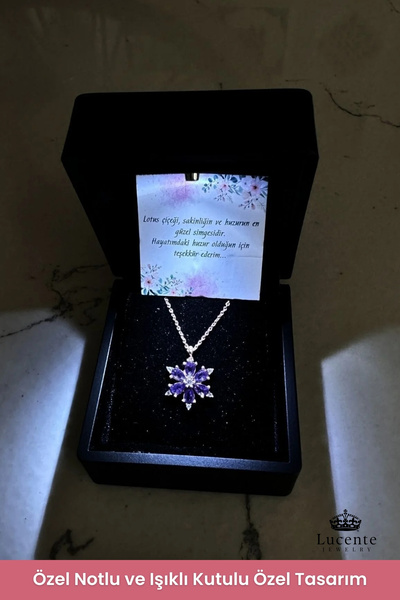 Lucente Jewellery Işıklı Hediye Kutulu 925 Ayar Rose Ametist Taşlı Lotus Luxury Serisi Gümüş Özel Gün Hediyesi 45 Cm Zincirli Aşk Şans Bolluk Bereket ve Zarafetin Simgesi Mor Lotus Çiçeği Küpe Hediyeli Şık Kadın Kolye