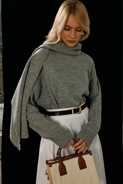 Touché Privé Tricot Sweater with Scarf Collar