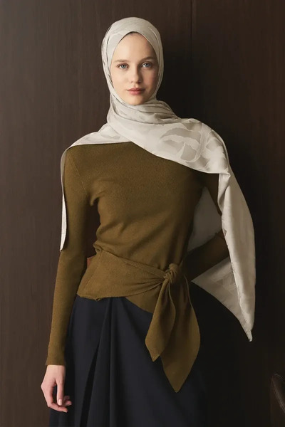 Madame Polo Naiya Jacquard Shawl Wave Pattern - Cream
