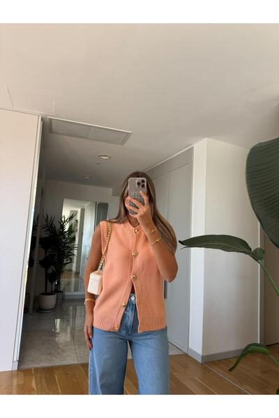 MERVE AKSOY Gold Düğmeli Triko Yelek - Yavruağzı