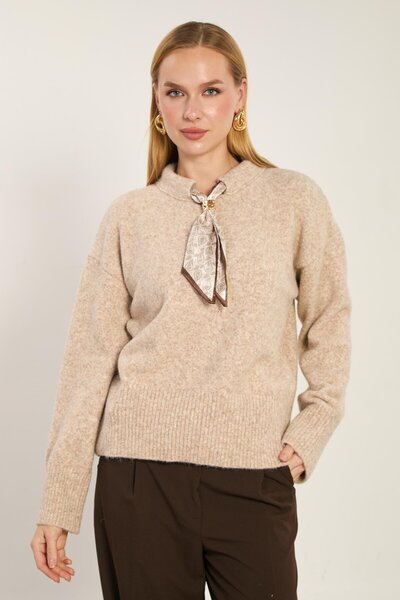 BARRELS AND OIL Women's collar scarf detailed knit sweater - beige