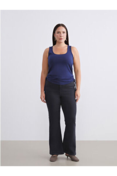 LC Waikiki artplus-store فلير فيت؛ تصميم يناسب الخصر والأرداف، ويتسع من الركب...