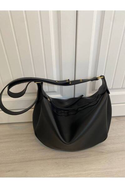 Nevalia Kadın Siyah Yumuşak Formlu Deri Görünümlü Omuz Çantası-Gold Detaylı G...
