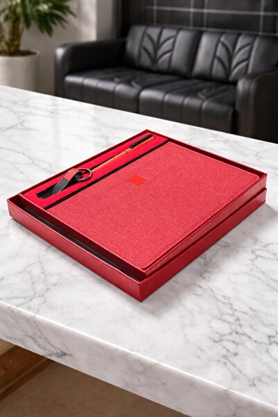 nesnelgift Бургундия кутия с червен платнен бележник, червена ролерна химикалка и ключодържател в комплект за подарък