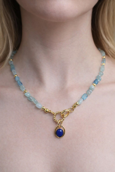 Feyz Tasarım قلادة من حجر الأكوامارين الطبيعي مع تفاصيل من حجر السافير