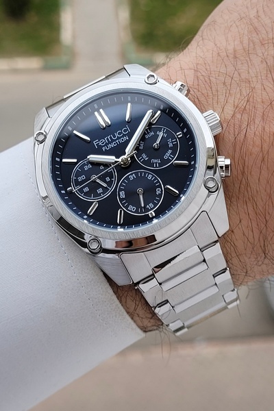 Ferrucci ساعة يد رجالية نشطة بقرص أزرق داكن وحزام فضي اللون بقطر 43 ملم ومؤشر...