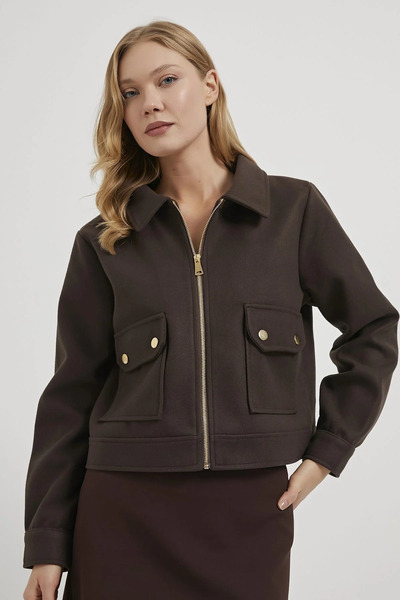 OIL PARK Kadın Rahat Kalıp İçi Astarlı Kolu Manşetli Cepli Fermuarlı Kışlık Modern Kısa Kaşe Ceket