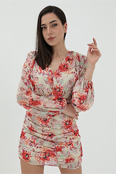 VELİZADE Εκρού φλοράλ φόρεμα με λαιμόκοψη V, με λεπτομέρεια ντραπέ και μπαλόν...