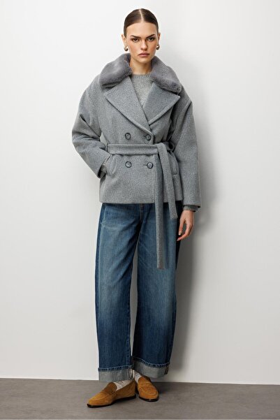 Moda İlgi Modailgi Yakası Kürklü Kruvaze Kemerli Kısa Kaşe Kaban Gri