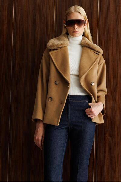 Moda İlgi Modailgi Yakası Kürklü Kruvaze Kemerli Kısa Kaşe Kaban Camel