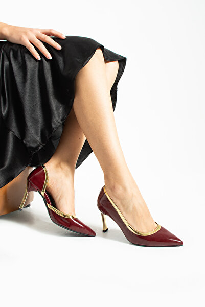 Güllü Shoes Бургунди патентована кожа, острие с тънък ток, златна украса, мет...