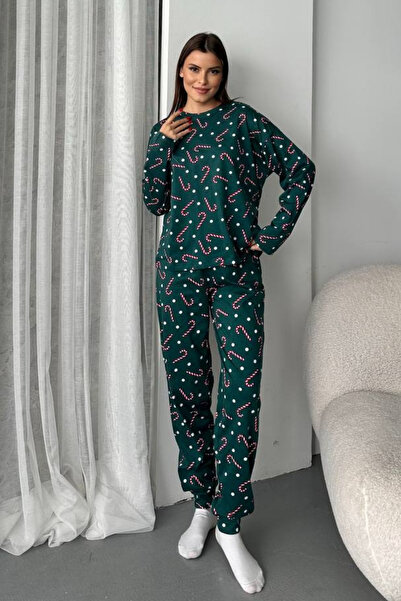 The Robi Women's Candy Patterned Top and Bottom Pajama Set-Green