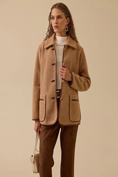 Rain and River سترة بأزرار تفاصيل أسطوانية