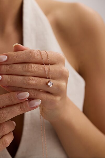 Nereze 925 Ayar Gümüş Rose Kaplama Kare Tasarım Tektaş Kolye