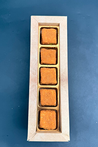 Said Zade بقلاوة اللوتس، حلويات تركية، بقلاوة اللوتس، بقلاوة تركية في علبة هدايا