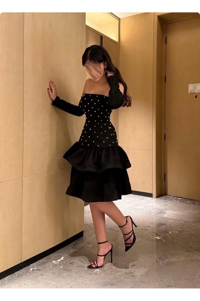 Almorjan Asil's dress for the confusing age