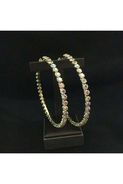 Choice أقراط دائرية كبيرة الحجم بتصميم جريء وعصري، تجمع بين الطابع الأوروبي والأمريكي.