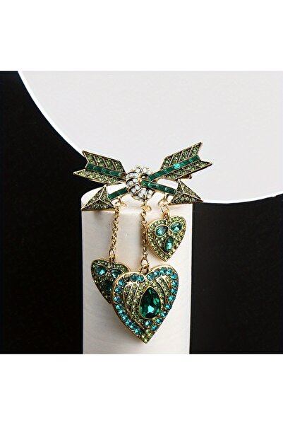 Choice بروش فاخر بتصميم سهم كيوبيد، بدون أي قطع عتيقة أو ثقيلة.