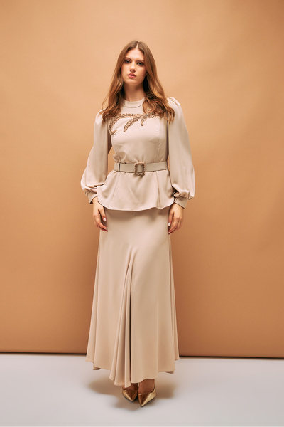 İnce işleme ve Kemer detaylı Uzun Abiye Elbise