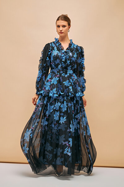 İnce işleme ve Fırfır detaylı Uzun ipeksi Şifon Desenli Abiye Elbise